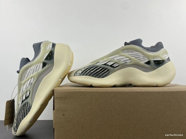 V3 Adidas 700 ID1674 Salt Fade Yeezy 0810